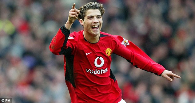 Hình ảnh Ronaldo khi bước chân lần đầu vào CLB danh tiếng Manchester United