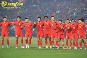 Đội tuyển Việt Nam áp sát top 100 thế giới.