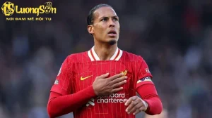 Van Dijk vẫn là chốt chặn đáng tin cậy dù đã bước sang tuổi 32 (Ảnh: SkySports).